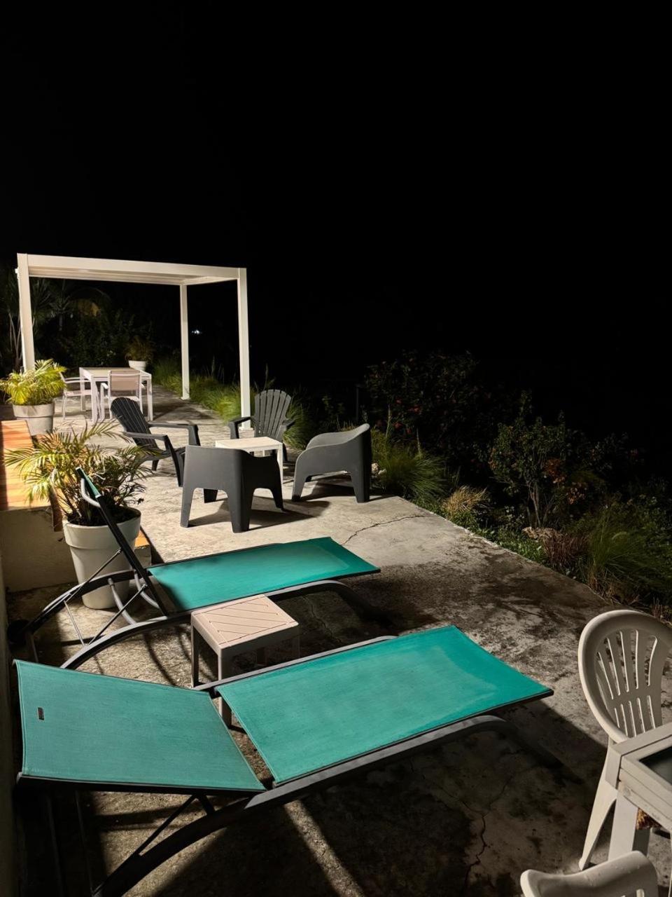 villa fleurie Le Moule Extérieur photo