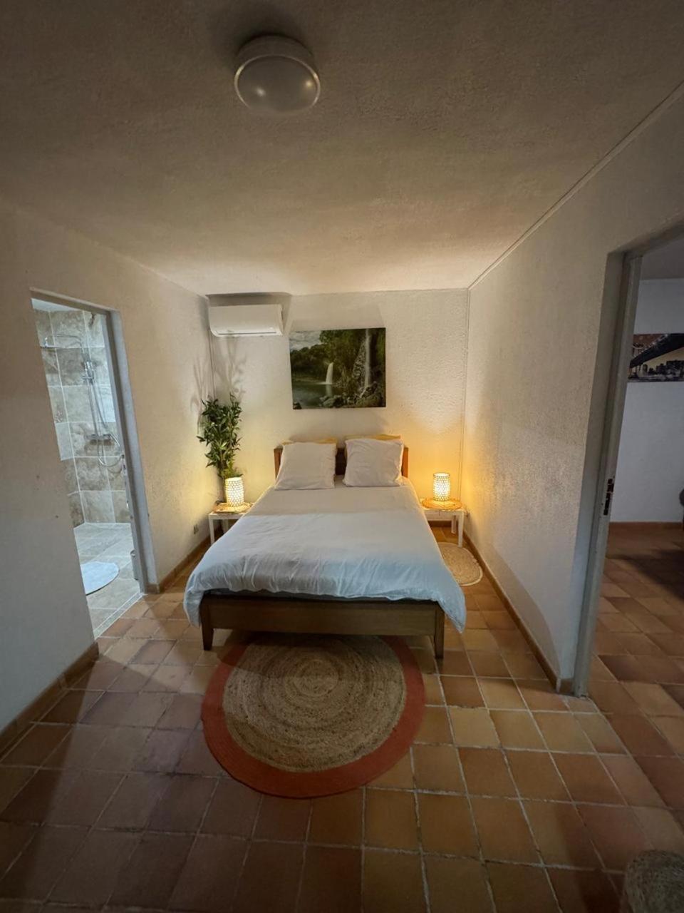 villa fleurie Le Moule Extérieur photo