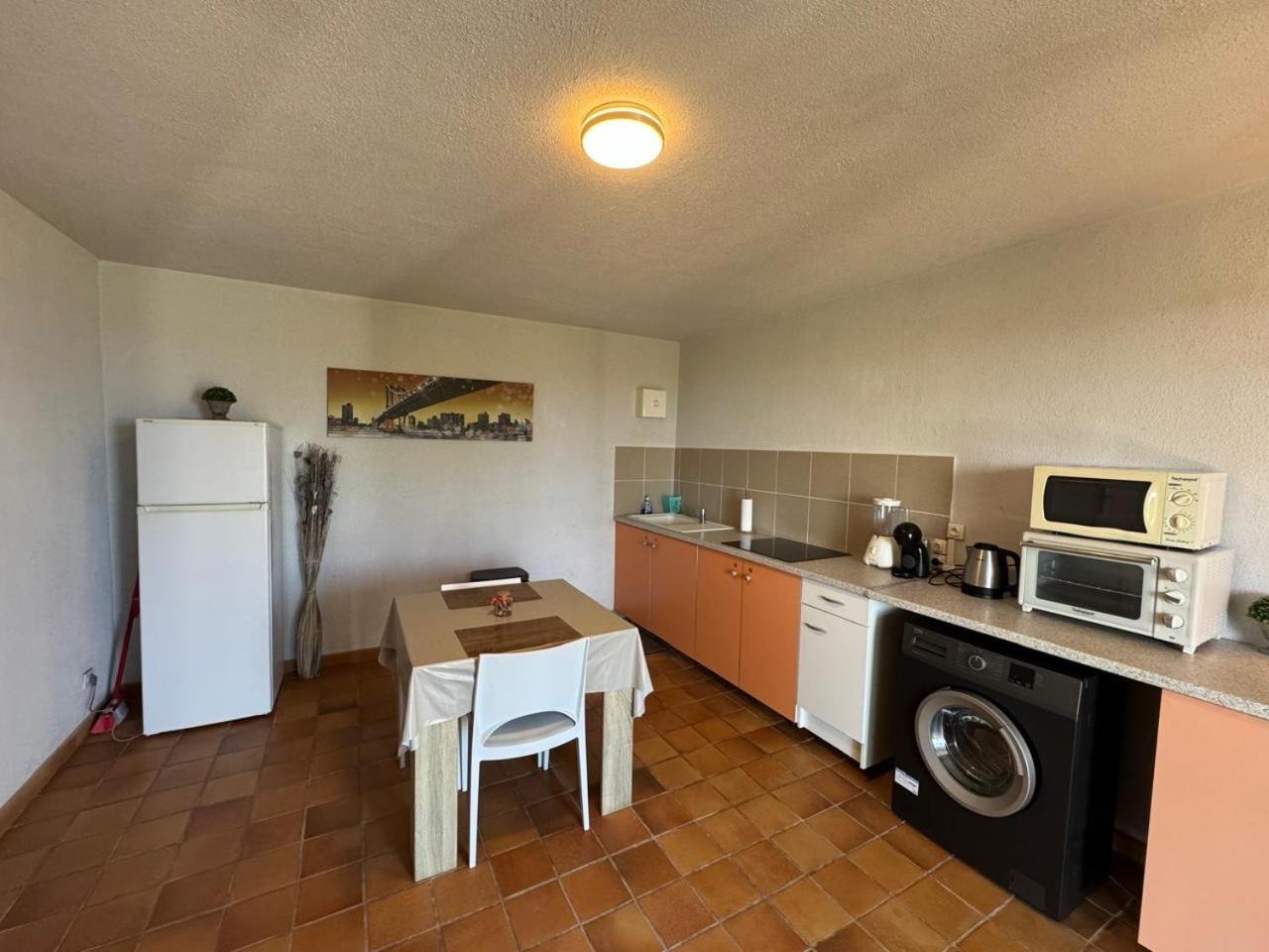 villa fleurie Le Moule Extérieur photo