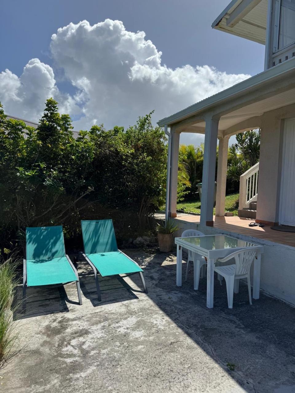villa fleurie Le Moule Extérieur photo