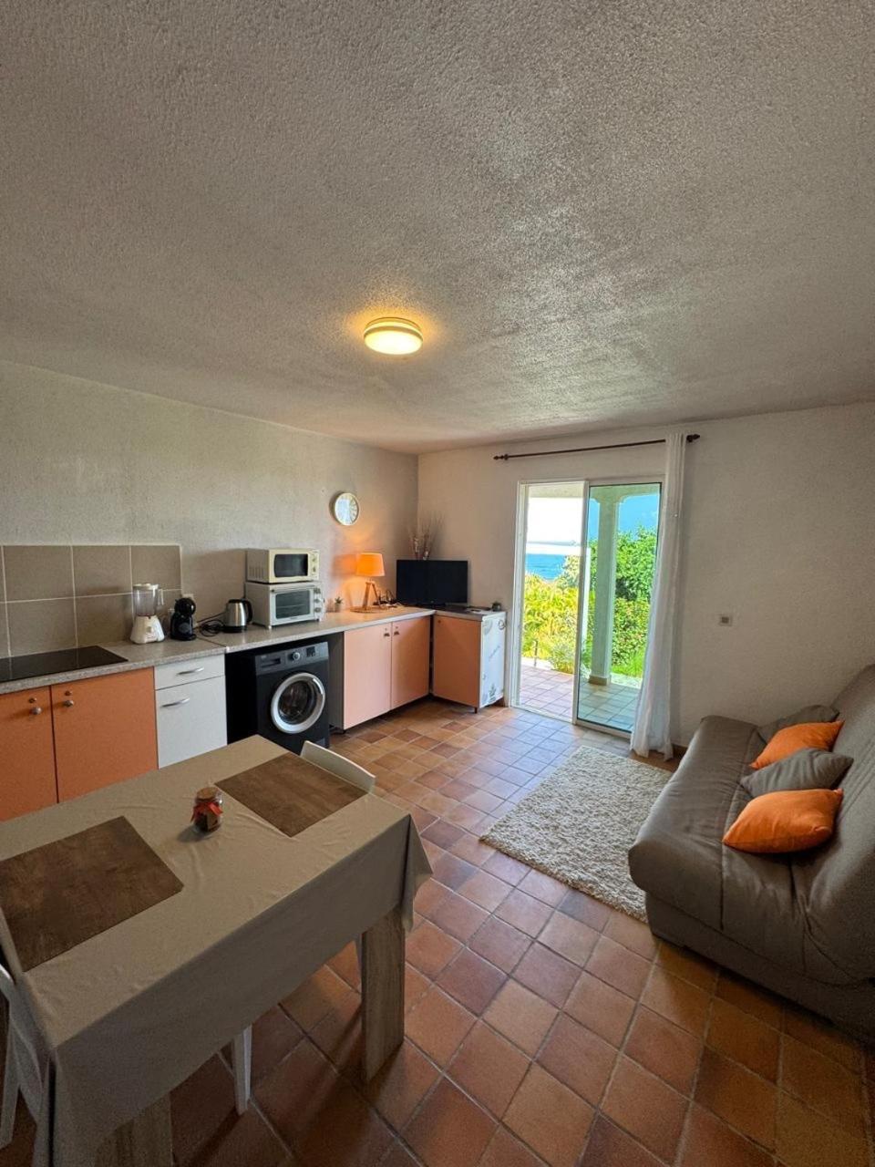 villa fleurie Le Moule Extérieur photo